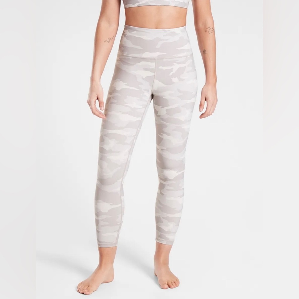 Athleta elation camo 7/8 tight ultra high rise legging xl with hidden key pocket